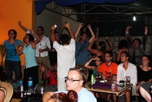 Averted! Spain score! Celebrar!