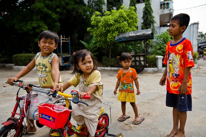 Kids playing near a temple in Phnom Penh. The youngest one wearing the oversized flip-flops brought a big smile to my face.